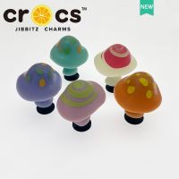 ใหม่ cross jibbitz Charms หัวเข็มขัดเรืองแสง รูปเห็ดน่ารัก อุปกรณ์เสริม สําหรับตกแต่งรองเท้า DIY