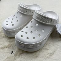 รองเท้าCrocs แบบสวมสำหรับผู้หญิงมาใหม่ มีสองสีสีขาวกับสีครีม สวย