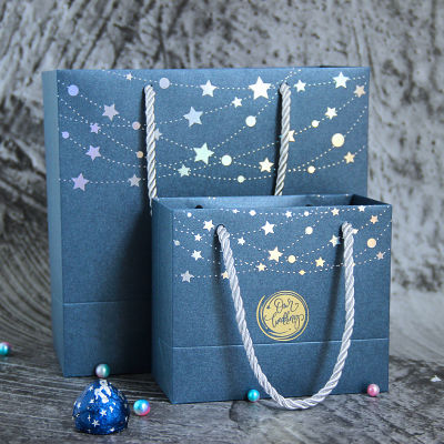 10 ชิ้นถุงของขวัญกระดาษ starry สีน้ำเงินน้ำเงินที่มีหูหิ้วหรูหรากระเป๋าถือกระดาษบรรจุของขวัญรักษาแพคเกจของขวัญถุงกล่อง Takeaway แขก-zptcm3861