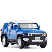 โมเดลรถเอสยูวีขนาด1:32นิ้ว Toyota FJ CRUISER เสียงและแสงของเด็ก Mainan Pull Back โมเดลออฟโรด Gratis Ongkir F58