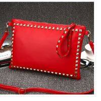 Korea dongdamen womens bag 2022 hand bag female star fashion rivet envelope bag韩国东大门女包2022手拿包女明星款时尚铆钉信封包5.17