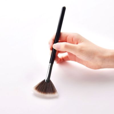 【cw】 Small Sector Black Silver Makeup Brushes Wooden Foundation Cosmetic Eyebrow Eyeshadow Brush 22x4x0.8 CM