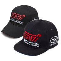 [Hat vendor]แบบเย็บปักผ้าฝ้ายติดหมวกเบสบอลรถแบบสร้างสรรค์สำหรับป้าย Subaru Sti หมวกทางวิบาก F1แข่งรถกลางแจ้งของขวัญทางธุรกิจสำหรับทุกเพศ