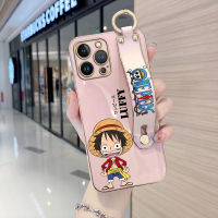 Volans เคสสำหรับ Apple iPhone 15 Plus 15 Pro Max พร้อมสายรัดข้อมือขอบสี่เหลี่ยมนิ่มลายการ์ตูนน่ารักอนิเมะลูฟี่ชุบเคสโทรศัพท์เคสโทรศัพท์นิ่มสุดหรูชุบ