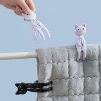 2PCS Clothes Pegs Multifunction Beach Towel Clips Bed Sheet Handdoek Plastic Windproof Clothespins Cute Socks Creative Cats