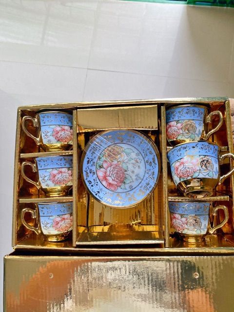 ชุดแก้วนำ้ชามีจานรอง-ลายดอกไม้กล่องละมีถ้วย6ใบจาน6ใบแก้วสูง5-5ซมกว้วง6-5ซม-xiaobd