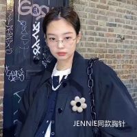 [COD] Jennie Yangmi with the same style of middle-aged fragrant camellia brooch retro corsage suit