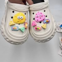 10ชิ้น/เซ็ต Crocs Jibbitz อุปกรณ์เสริมรองเท้าน่ารักการ์ตูนเค้กแบบ DIY ขนมขบเคี้ยวตกแต่งหัวเข็มขัดสำหรับ Crocs