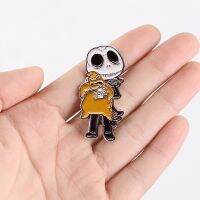 【DT】hot！ Scary skull bear holding devil brooch Creepy ugly badge Gifts for children