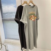 เสื้อผ้าแฟชั่นสำหรับสุภาพสตรี Printed t-shirts skirt han edition dress female summer with short sleeves loose fat MM leisure senior American over-the-knee dresses