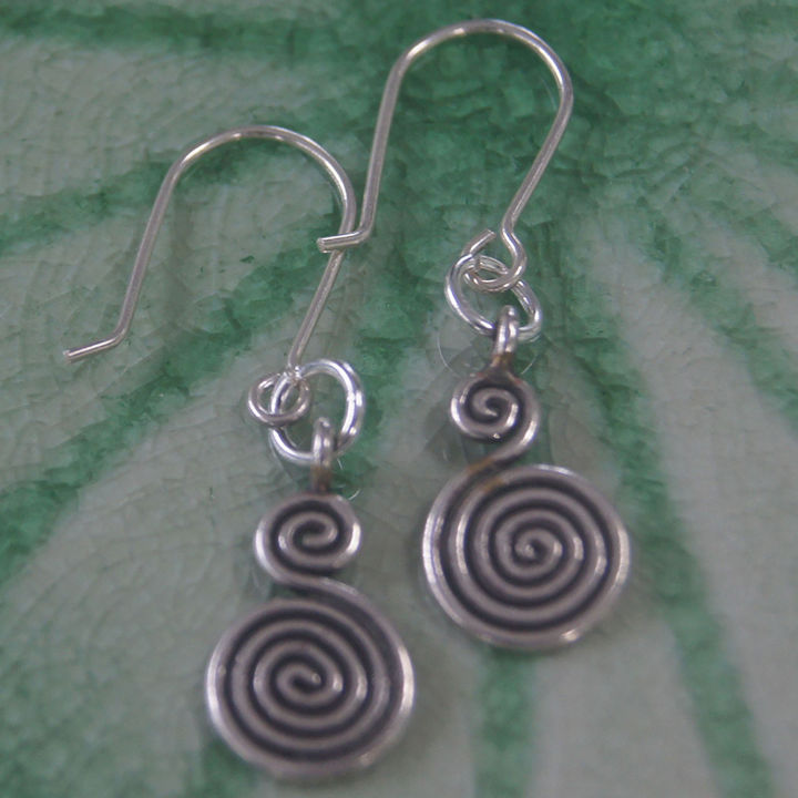 coil-earrings-pure-silver-thai-karen-hill-tribe-beautiful-สวยงามไทยตำหูเงินกระเหรี่ยงทำจากมือชาวเขางานฝีมือสวยของฝากที่มีคุณค่าของฝากถูกใจ-มีคุณค่า