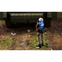 [ตลก NaiNaiKei]172 Scale Modern Correspondent 1Pcs ทหาร Action Figures ของเล่น DIY ฉากอุปกรณ์เสริมตุ๊กตาคอลเลกชันแสดงของขวัญแฟน