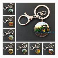 【CC】 New farmhouse green tractor round glass keychain handmade men  39;s car decoration crafts accessories