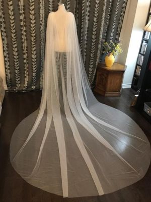 ผ้าคลุมหน้าเจ้าสาวสีขาวงาช้างเสื้อคลุมงานแต่งงานเรียบผ้าคลุมหน้าไหล่ผ้าคลุมไหล่ผ้าคลุมผ้าคลุมยาว Tulle อุปกรณ์แต่งงานมหาวิหาร