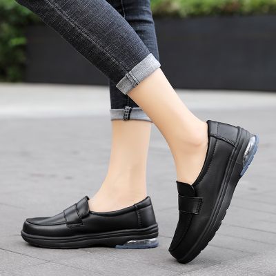 【Ready Stock】Size 35-42 Womens Fashion Casual Shoes Kasut wanita White Womens Shoes Kasut kasual wanita Korean Sports Shoes Lazy Shoes Cushioned Casual Shoes, Nurse Shoes, Non-slip Leather, Wear-resistant and Comfortable