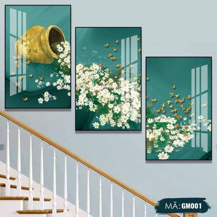 Bộ 3 tranh trang trí cầu thang hoa cúc trắng sẽ làm cho nhà bạn trở nên đẹp hơn bao giờ hết. Với sắc trắng tinh khiết của hoa cúc, bức tranh sẽ đưa mọi người vào một thế giới của cảm giác yên bình và thư thái, tuyệt vời cho một ngôi nhà đầy tình cảm.