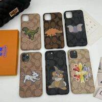 13promax / 11Pro 11Pro Max XR XS XS สูงสุด 6 7 8 บวกหรูหราโทรศัพท์กรณี Coach chaopai cartoon  12Promax 12 แฟชั่น  กรณีโทรศัพท์แบรนด์ใหญ่ เทรนด์คลาสสิก