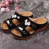 Women Slippers Embroider Flowers Leather Woman Sandals 2023 Outdoor Light Casual Wedges Slippers Slip on Summer Shoes for Women