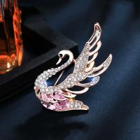 【YF】 Luxury Design Classic Flapping Brooches Temperament Brooch Pins Jewelry Gifts