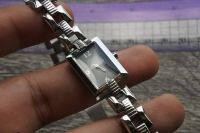 นาฬิกา Vintage มือสองญี่ปุ่น FRAGRA ระบบ QUARTZ ผู้หญิง ทรงสี่เหลี่ยม กรอบเงิน หน้าเทา หน้าปัด 17mm สายสแตนเลสแท้ ใช้งานได้ปกติ สภาพดี ของแท้ ไม่กันน้ำ