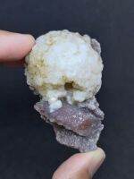 ? หินควอตซ์ แดง (Red Trapiche Star Quartz)ชิ้นนี้ทรงสวยมากคล้ายสมอง ส่วนที่เป็นแท่งสีแดง?