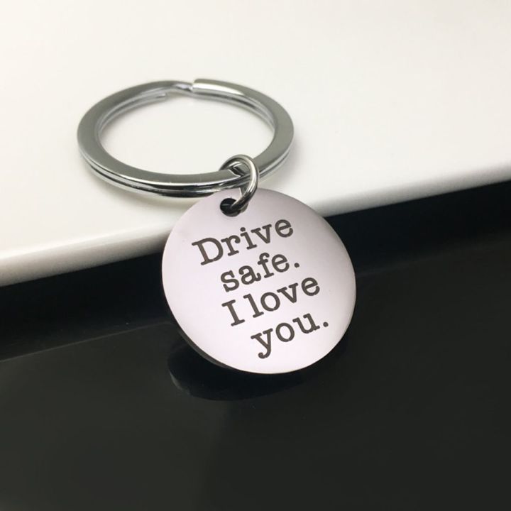 ขับขี่ปลอดภัยฉันรักคุณพวงกุญแจคนขับรถบรรทุกของขวัญของขวัญที่น่ารักพวงกุญแจสแตนเลสทรงกลม