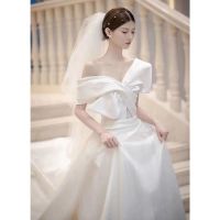 One-shoulder satin light wedding dress 2023 new bride French style luxury elegant temperament big trailing go-out yarn