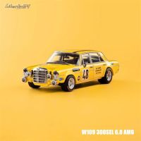 ** สั่งซื้อล่วงหน้า ** Liberty64 1:64 W109 300SEL 6.8 Yellowpig #48รถโมเดล Diecast