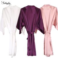 [Xiaoli clothing] Sisbigdey Peignoir Femme เสื้อคลุมผ้าซาตินกุหลาบสีฝุ่นสีขาวสีชมพูกิโมโนสั้นธรรมดาชุดนอนสำหรับงานเลี้ยงแม่ไก่ชุดเดรสผู้หญิง