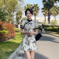 สไตล์วินเทจของผู้หญิง Ink national style improved cheongsam womens 2023 summer new Chinese style retro high-end slim puff sleeve dress