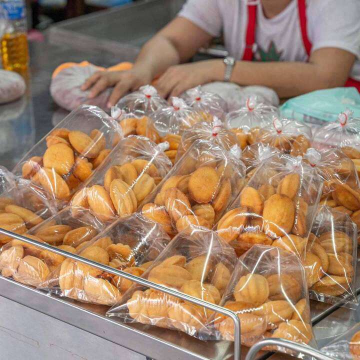 ขนมฝรั่ง-ขนมไข่-แม่ไน้-สูตรต้นตำรับ-ร้านดังเมืองนนท์-กรอบนอกนุ่มใน-อบใหม่จากเตาทุกวัน