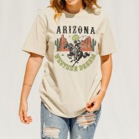 Arizona คาวบอยแคคตัสทะเลทรายกราฟิกเสื้อยืด Retro Western Cowgirl ผู้หญิงเสื้อยืดผู้หญิงหลวมแขนสั้น Vintage เสื้อด้านบน