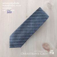 เนคไทสีเทาลายขวาง สไตล์มินิมอล หน้ากว้าง 6 cm รุ่น Overstripes Grey