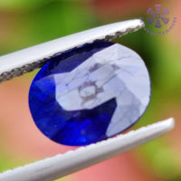 พลอยไพลิน (Natural Blue Sapphire) 3.20 กะรัต สีน้ำเงิน TOP COLOR รูปร่างไข่ พลอยเผาใหม่ มีตำหนิภายในเนื้อพลอย เป็นตำหนิเกิดตามธรรมชาติ การันตีพลอยแท้