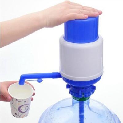 ที่ปั๊มน้ำดื่มแบบมือกด Drinking Water Pump ใส่ในถังน้ำ 20 ลิตร อุปกรณ์ปั้มน้ำดื่มจากแกลลอน แบบมือกด ที่กดน้ำดื่ม ที่กดน้ำ ปั้มน้ำดืม แบบมือกด ที่ปั๊มน้ำ ที่กดน้ำแบบมือกด ไม่ใช้ถ่าน ไม่มีสารพิษ สะอาดและอนามัย อุปกรณ์ภายในบ้าน เครื่องใช้ภายในบ้าน อุปกรณ์