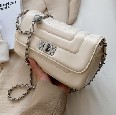Ms small bag female 2022 new senior chain small bread texture summertime joker niche one shoulder inclined shoulder bag