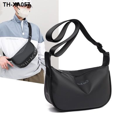 The new fashion contracted men leisure inclined shoulder bag senior feeling ins han edition joker high-capacity mens bags
