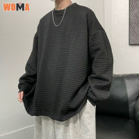 WOMA สไตล์ฮ่องกงชายวาฟเฟิลแขนยาวเสื้อยืดฤดูใบไม้ร่วงบางส่วนฉบับภาษาเกาหลีของแนวโน้ม Ins รอบคอหลวมเสื้อกันหนาวเสื้อยาวปิดถึงก้น