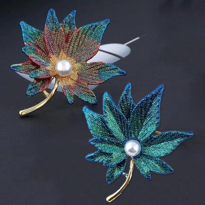 Fashion Luxury Colorful Crystal Maple Leaf Brooches Pin With Fake Pearl Women Badges Lapel Pin Girl Coat Suit Clothes Decor