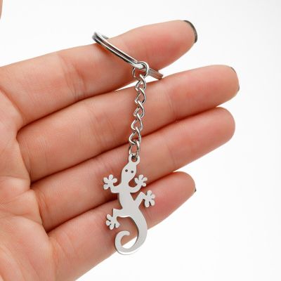 Yiustar Vintage Fashion Lizard Keyring Stainless Steel Reptile Keychain Jewelry Hollowed-out House Wall Gecko Pendant Key Chain Key Chains