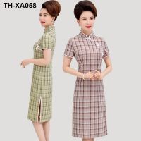 Middle-aged and elderly summer new green plaid cheongsam 40 to 50-year-old mothers cover their stomachs and look thin gown-style dress