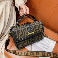 Good texture printed fashion European and American womens bag 2021 small one-shoulder square bag new minimalist womens Messenger handbag