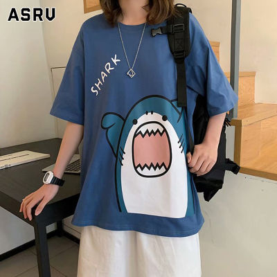 ASRV เสื้อคู่ลำลองผู้ชายเสื้อแขนสั้นพิมพ์ลายปลาฉลามเสื้อยืดทรงหลวมลำลองเสื้อสวมหัวหลากสีเสื้อคอกลมเสื้อยืดผู้ชายเสื้อกล้ามชายเสื้อยืดคอกลม