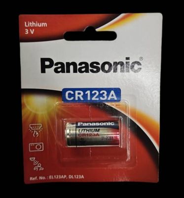 (แพคเกจ ก้อนสีทอง) ถ่าน Panasonic CR123a Lithium  3V 1ก้อน  เหมาะสำหรับกล้อง ไฟฉาย และอุปกรณ์อิเล็กทรอนิคส์อื่นๆ (ชาร์จไม่ได้ ใช้หมดแล้วทิ้ง) ของแท้