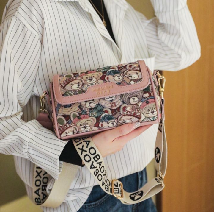 กระเป๋าลายการ์ตูน-กระเป๋าลายหมี-กระเป๋าผู้หญิงปี-2023-รุ่นใหม่-กระเป๋าสะพายข้างหญิง-สไตล์เกาหลี-กระเป๋าแฟชั่น