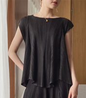 Sunya 1 MIYAKE Sleeveless pleated top with flowing hem and loose hem 7925