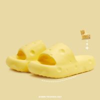 【CW】 Cheese slippers women  39;s new thick soled summer bathroom bath home with sandals men  39;s non-slip outside