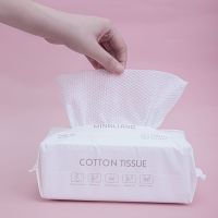 CMJ-03  ผ้าเช็ดหน้า ผ้าเช็ดหน้าใช้แล้วทิ้ง สำลีเช็ดหน้า cotton wool puff ขนาด 20x20 ซม.100ชิ้น