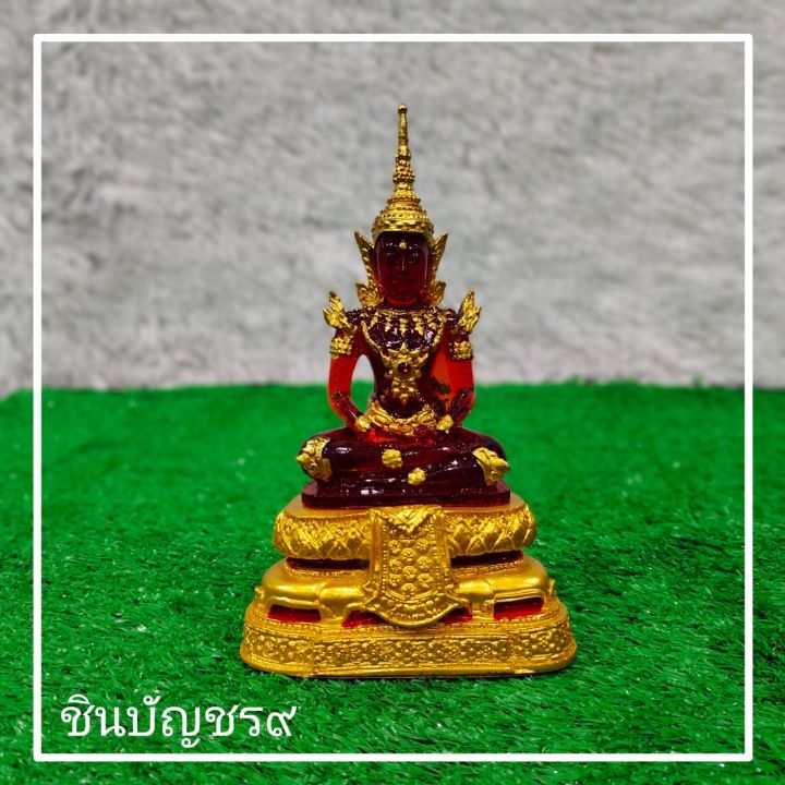 ศูนย์รวมศาสตร์-พระแก้วมณีรัตนโชติ-พระแก้วฤดูร้อน-สีแดง-ลงสีทอง-งานพรีเมี่ยม-ตั้งบูชา-ขนาดหน้าตัก-3-นิ้ว