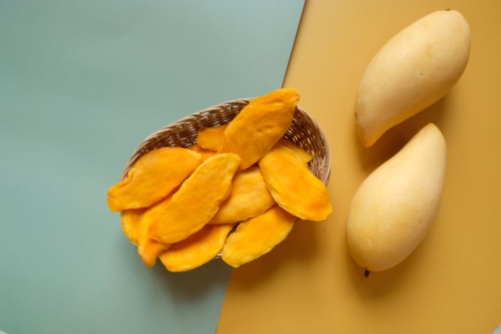 2-ซอง-แพ็คคู่-polnapa-มะม่วงอบแห้ง-soft-dried-mango-สูตรนุ่ม-หวานน้อยกำลังดี-มะม่วงแก้วขมิ้น-ผลไม้ไทย-available-also-at-villa-market-after-you-and-gourmet-market